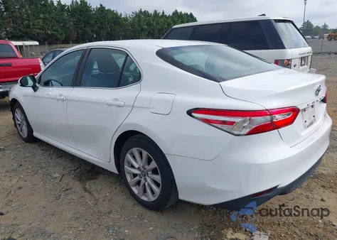 2018 Toyota Camry Le из США, поврежденный, VIN 4T1B11HK4JU090941
